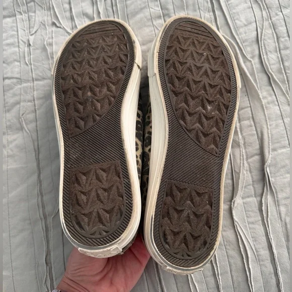 Very G Animal Print Sneakers with Gold Glitter Star
9.5 - Picture 5 of 6